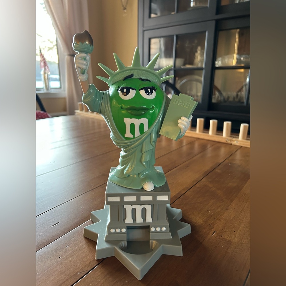 Statue of Liberty M&M dispenser